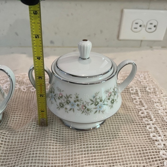 Noritake lidded sugar bowl and creamer. Patten is 2031 Savannah - Picture 9 of 15